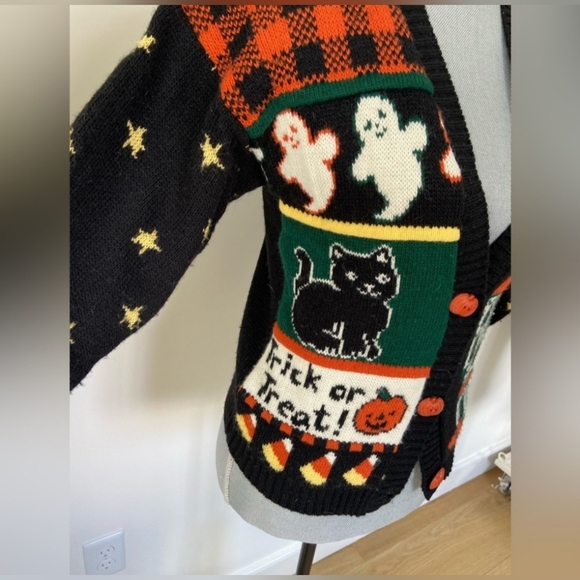 ISO I'm looking for this exact cardigan in small or medium - Picture 4 of 5